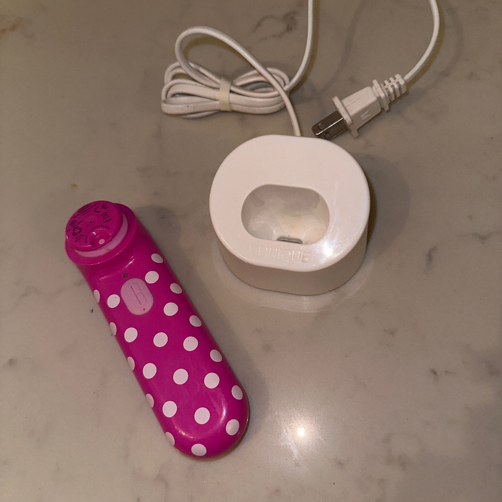 Clinique cleansing brush